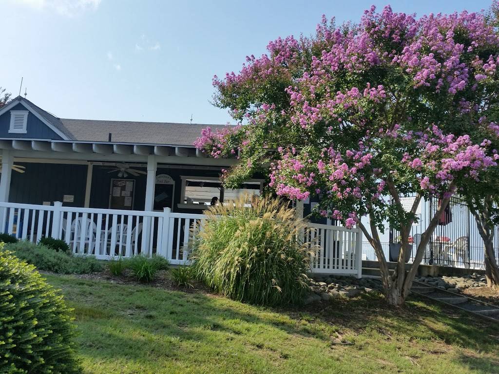 Safe Harbor Zahnisers | restaurant | 245 C St, Solomons, MD 20688, USA | 4103262166 OR +1 410-326-2166