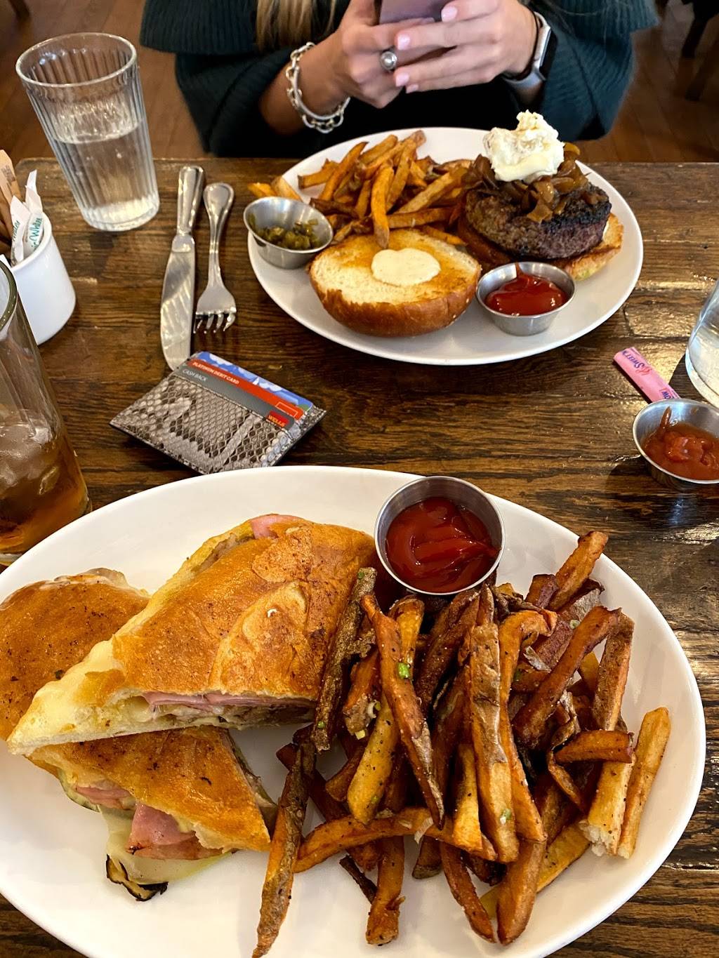 On Point Bistro | restaurant | 1200 Point Breeze Ave, Philadelphia, PA 19146, USA | 2676393318 OR +1 267-639-3318