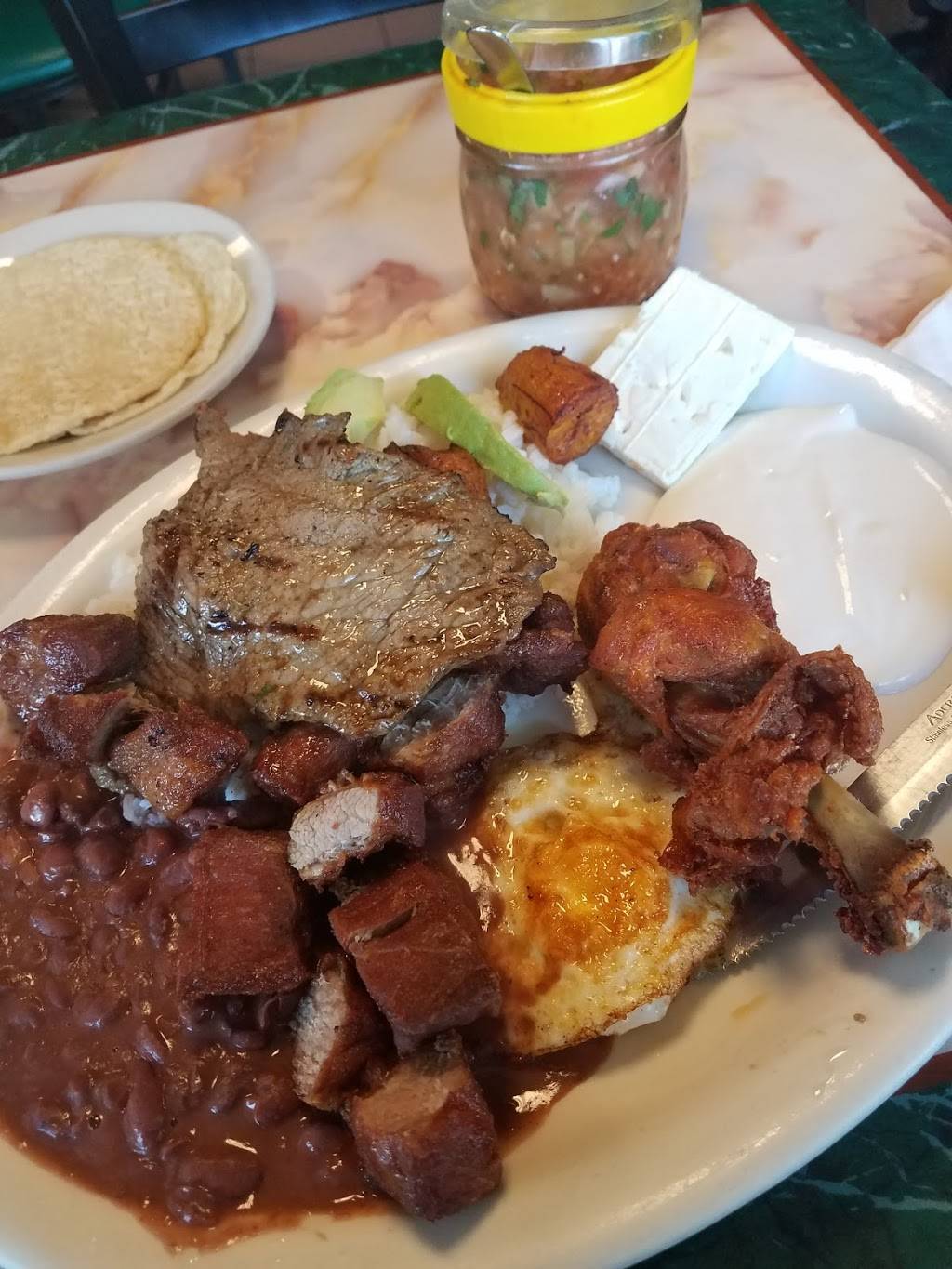 Galapagos Restaurant | restaurant | 98 Speedwell Ave, Morristown, NJ 07960, USA | 9732851224 OR +1 973-285-1224