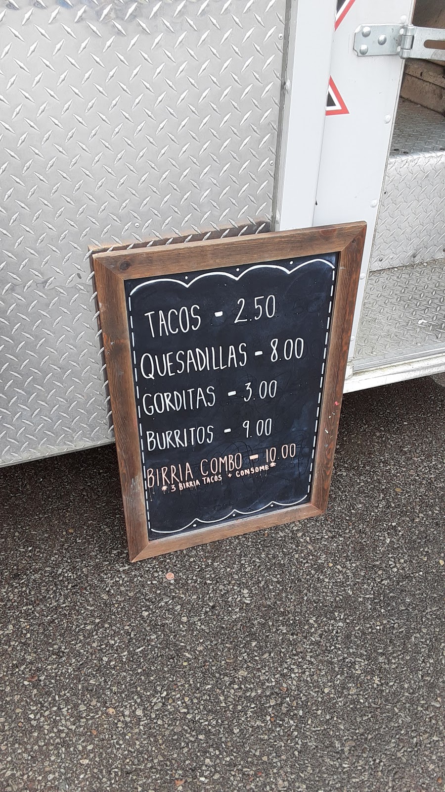 Jorges Taco Truck | restaurant | Rosslyn Dr &, Erie Ave, Cincinnati, OH 45209, USA | 5133700232 OR +1 513-370-0232