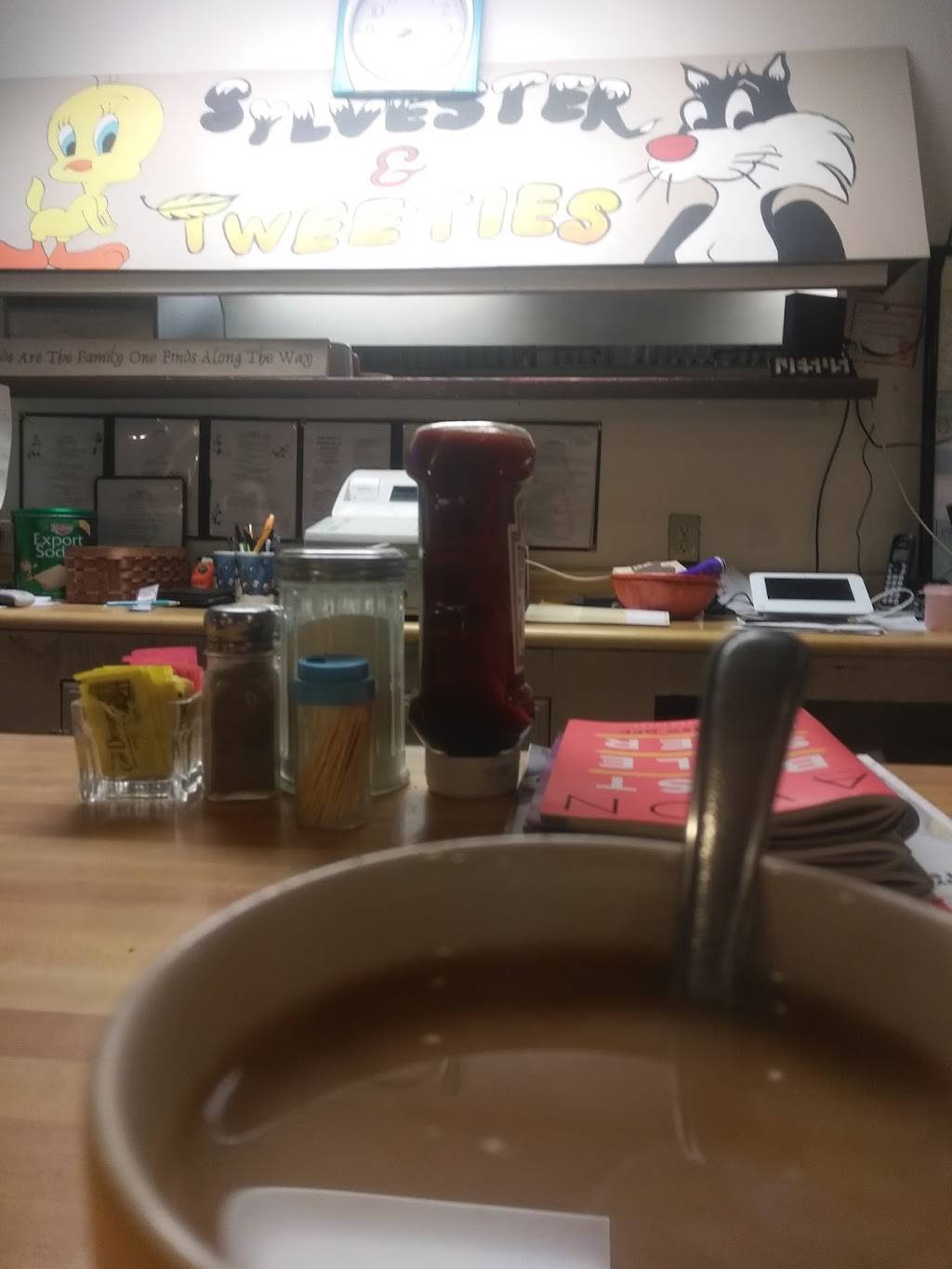 Sylvester & Tweeties | restaurant | 8800 Roberts Hollow Rd, Elizabeth, PA 15037, USA | 4123840800 OR +1 412-384-0800