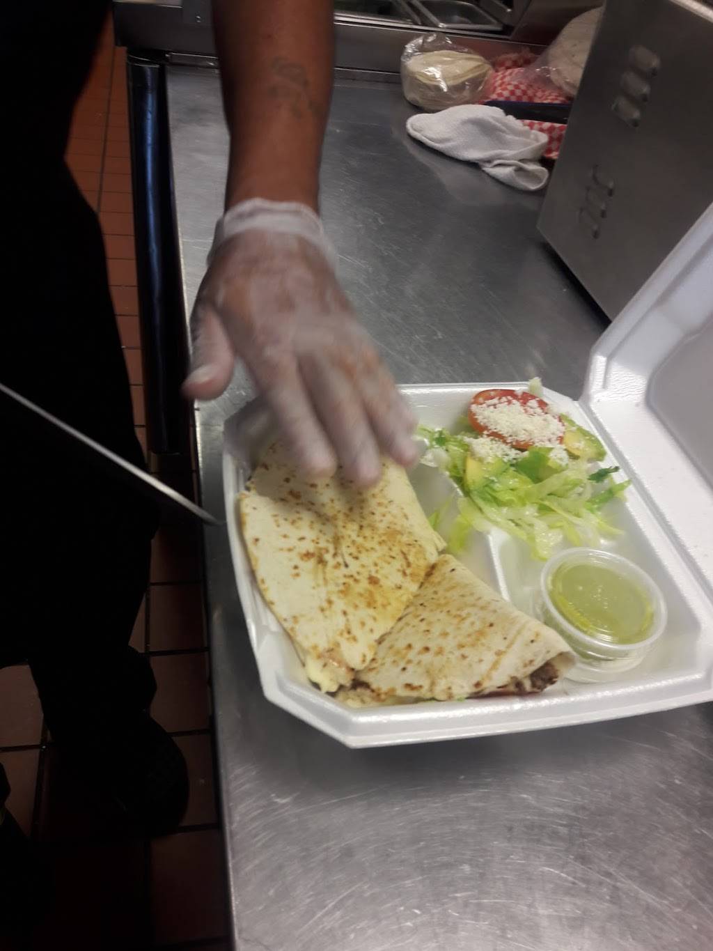 taqueria los chapulines | restaurant | 515 N Carroll Ave, Dallas, TX 75246, USA | 2144296202 OR +1 214-429-6202