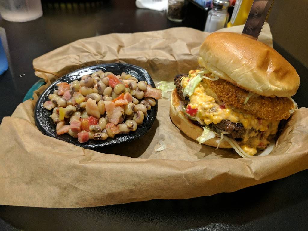 Mudtown Eat & Drink | restaurant | 3144 Green Valley Rd, Birmingham, AL 35243, USA | 2059673300 OR +1 205-967-3300