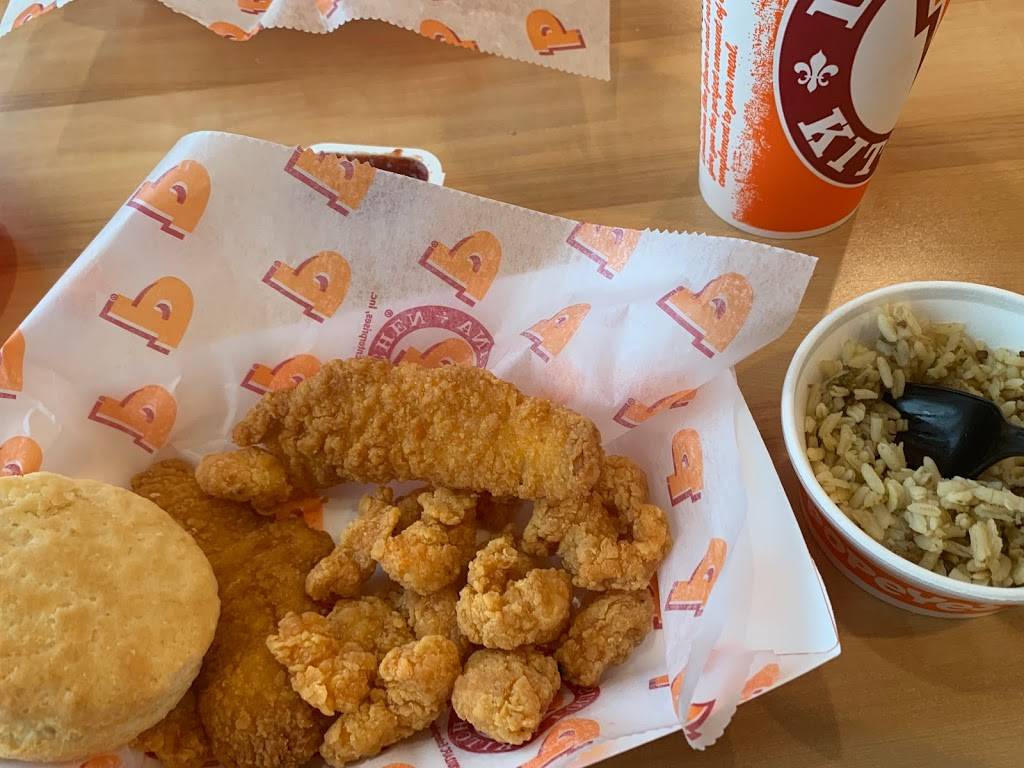 Popeyes Louisiana Kitchen | restaurant | 8723 Benbrook Blvd, Benbrook, TX 76126, USA | 8179843910 OR +1 817-984-3910