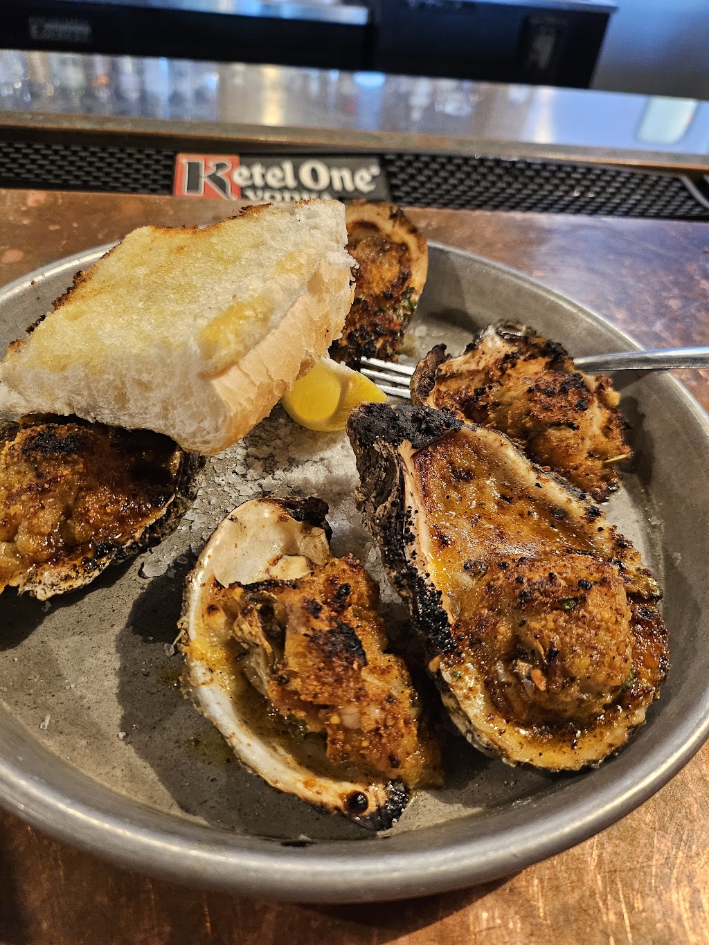Half Shell Oyster House | restaurant | 3654 Airport Blvd, Mobile, AL 36608, USA | 2513389350 OR +1 251-338-9350