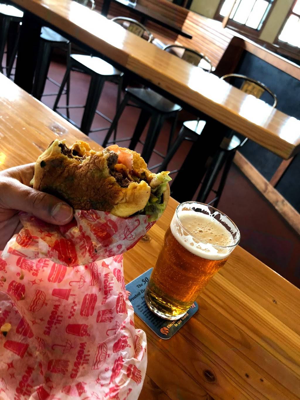 Lil Woodys | restaurant | 9807 16th Ave SW, Seattle, WA 98106, USA | 2064031294 OR +1 206-403-1294