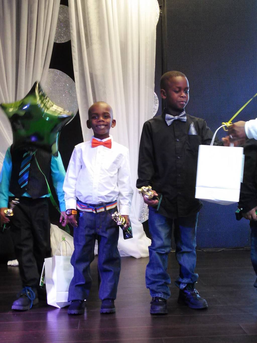 Swayz Restaurant | restaurant | 9750 Walnut St #114, Dallas, TX 75243, USA | 2145703133 OR +1 214-570-3133