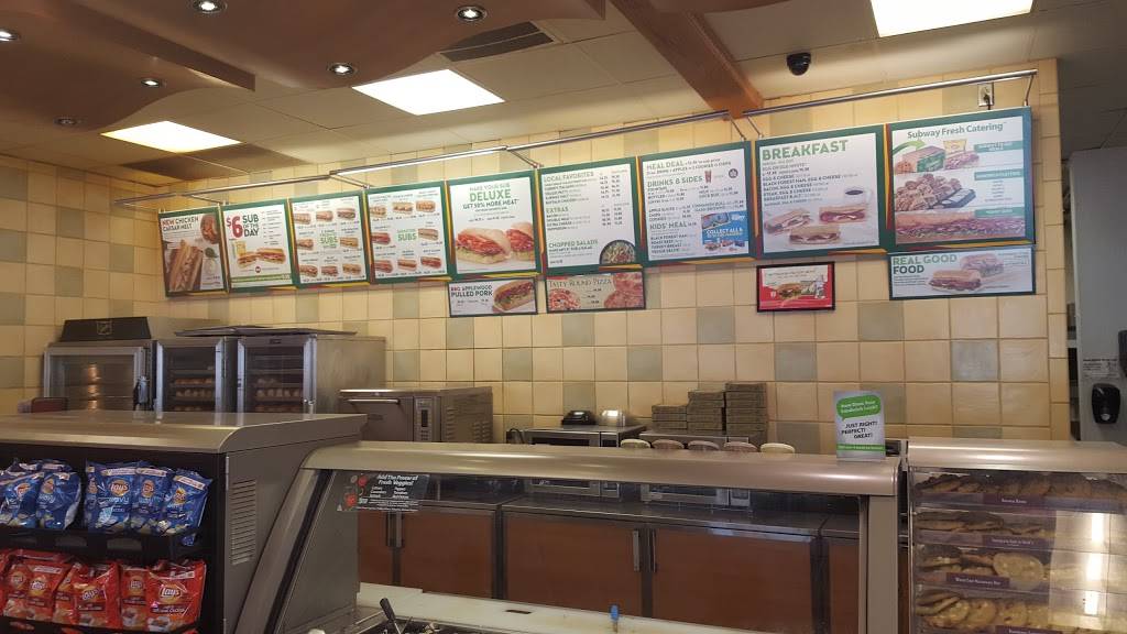 Subway | restaurant | 1200 W Main St, Peoria, IL 61606, USA | 3096733505 OR +1 309-673-3505