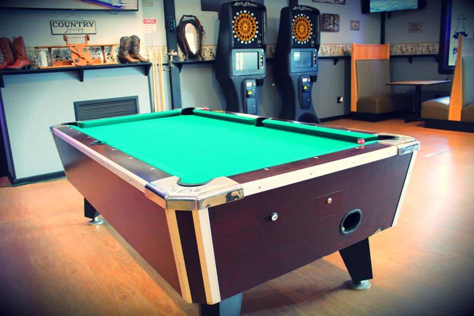 The Lonesome Keg | restaurant | 201 E Romeo Rd, Romeoville, IL 60446, USA | 8155243566 OR +1 815-524-3566