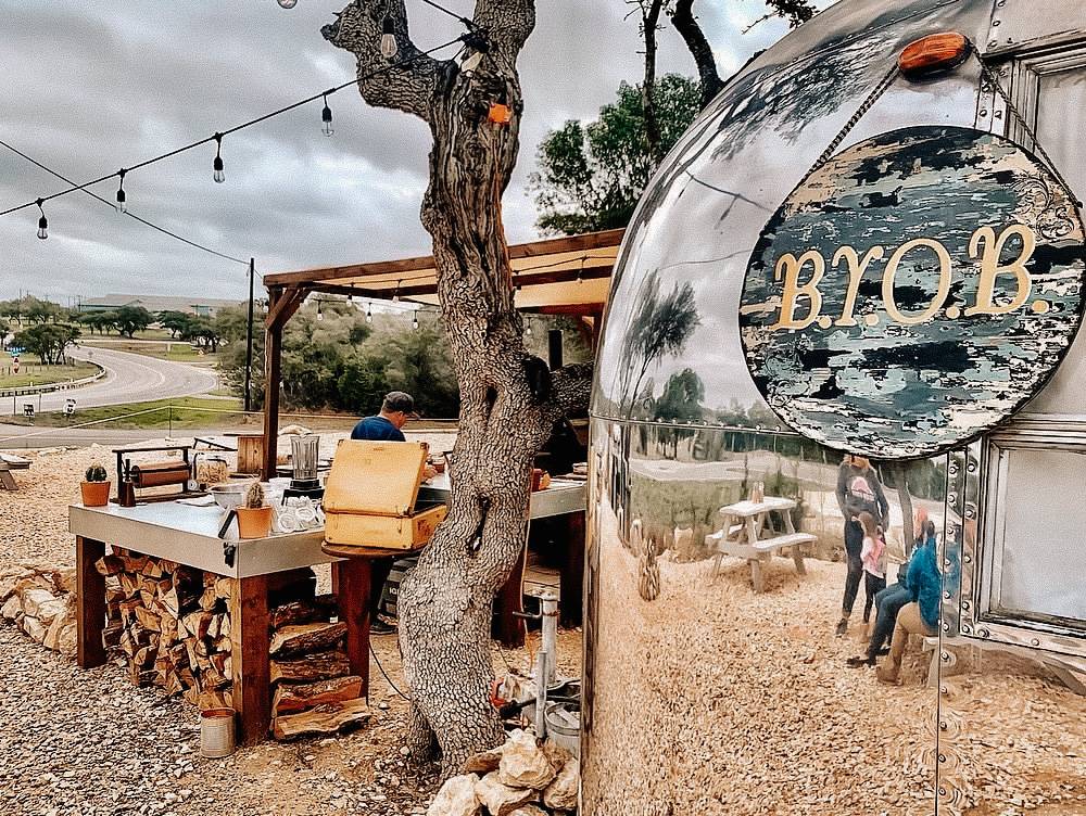 Lobo Provisions | restaurant | 27532 Old Blanco Rd, San Antonio, TX 78260, USA | 2105806464 OR +1 210-580-6464