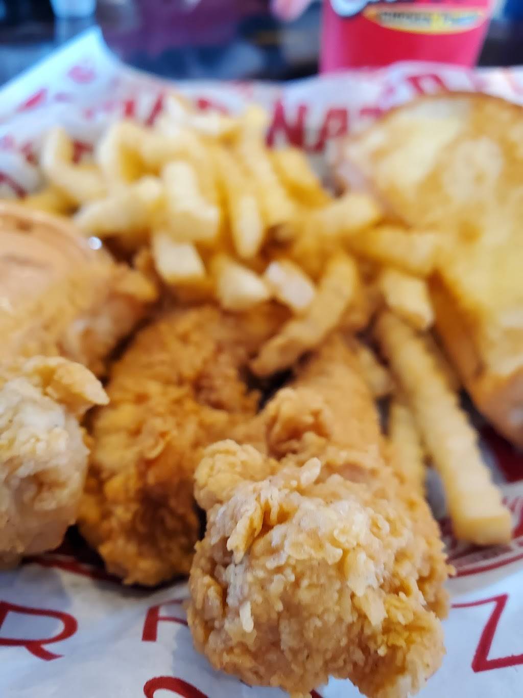 Raising Canes Chicken Fingers | meal takeaway | 3224 Coffee Rd, Bakersfield, CA 93308, USA | 6615891888 OR +1 661-589-1888