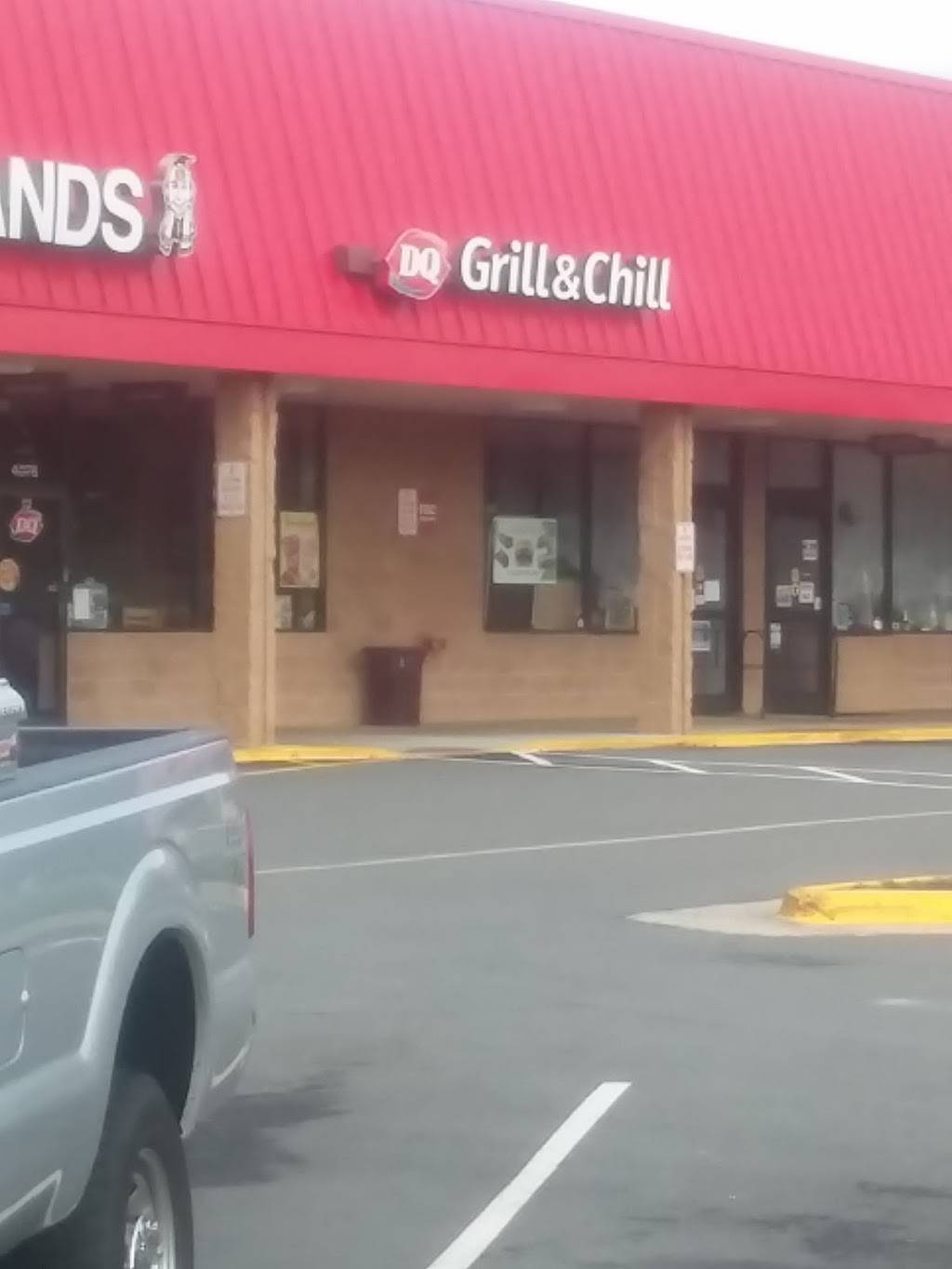 Dairy Queen Grill & Chill | restaurant | 4076 Jermantown Rd, Fairfax, VA 22030, USA | 7033592875 OR +1 703-359-2875