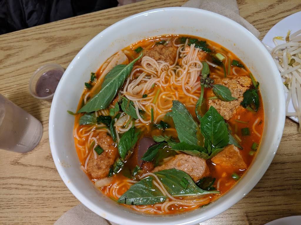 Pho Viet | restaurant | 5475 S 27th St, Milwaukee, WI 53221, USA | 4142828852 OR +1 414-282-8852