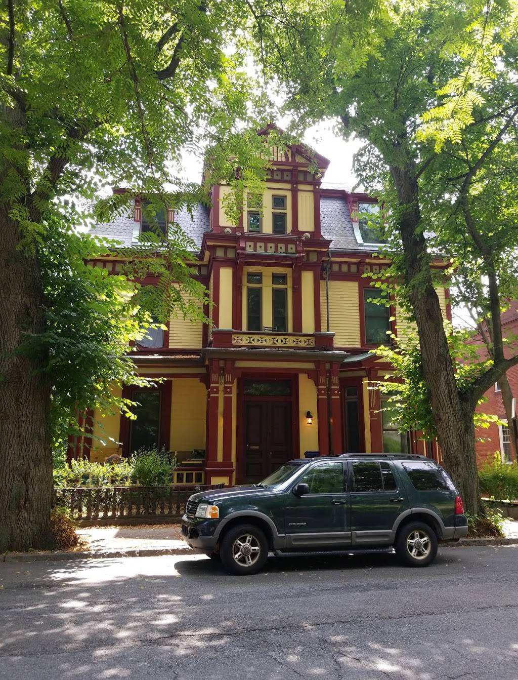 Seapoint | restaurant | 367 E 8th St, South Boston, MA 02127, USA | 6172681476 OR +1 617-268-1476