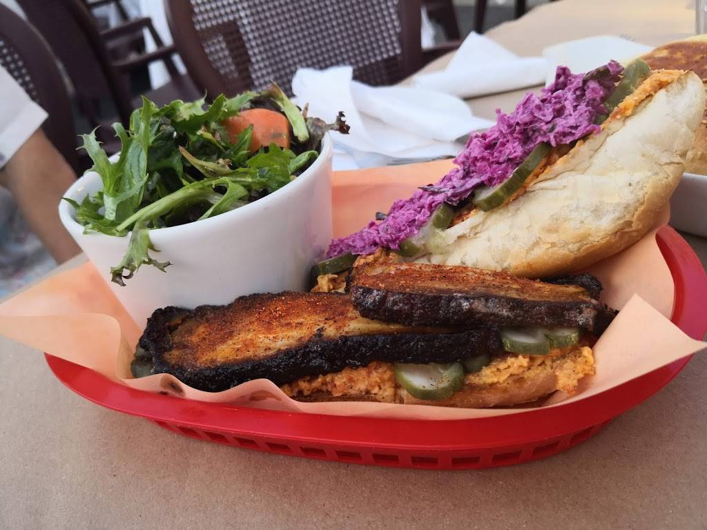 Le Dorchester cuisine & complicites | restaurant | 232 Rue Richelieu, Saint-Jean-sur-Richelieu, QC J3B 6X9, Canada | 4503471589 OR +1 450-347-1589