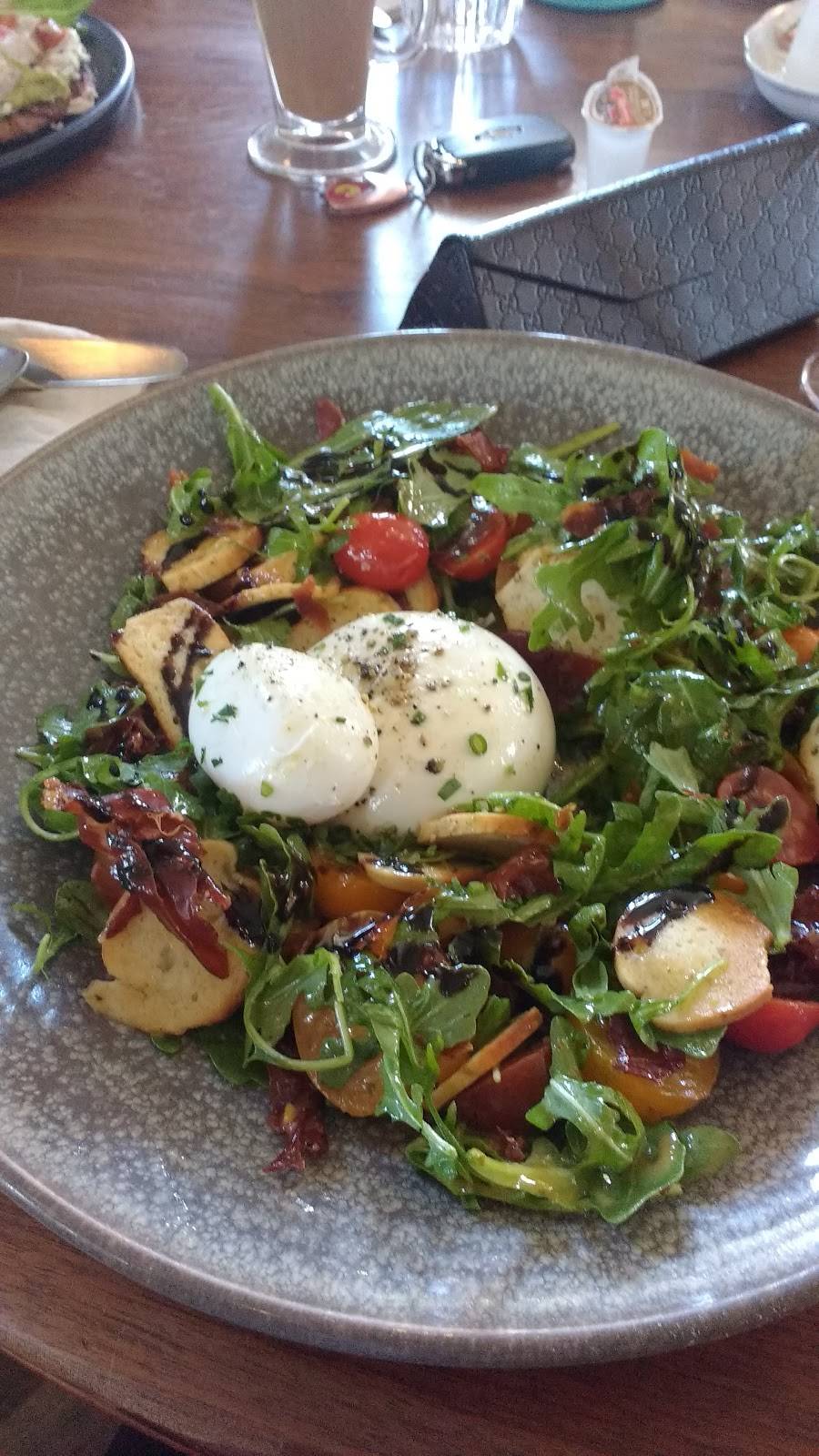 Le Boating Club | restaurant | 30 Boulevard Curé-Labelle, Sainte-Rose, QC H7L 2Y9, Canada | 4509373353 OR +1 450-937-3353