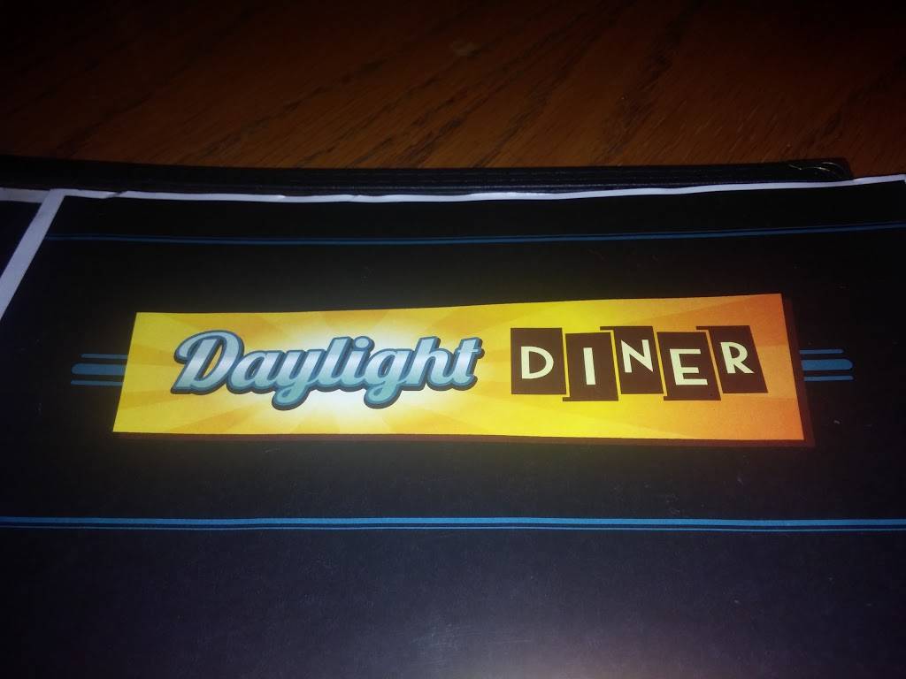 Daylight Diner | restaurant | 2641 Television Rd, Peterborough, ON K9J 6Y2, Canada | 7057755000 OR +1 705-775-5000