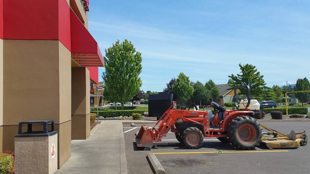 Carls Jr. | restaurant | 525 Weldwood Dr, Lebanon, OR 97355, USA | 5412585257 OR +1 541-258-5257