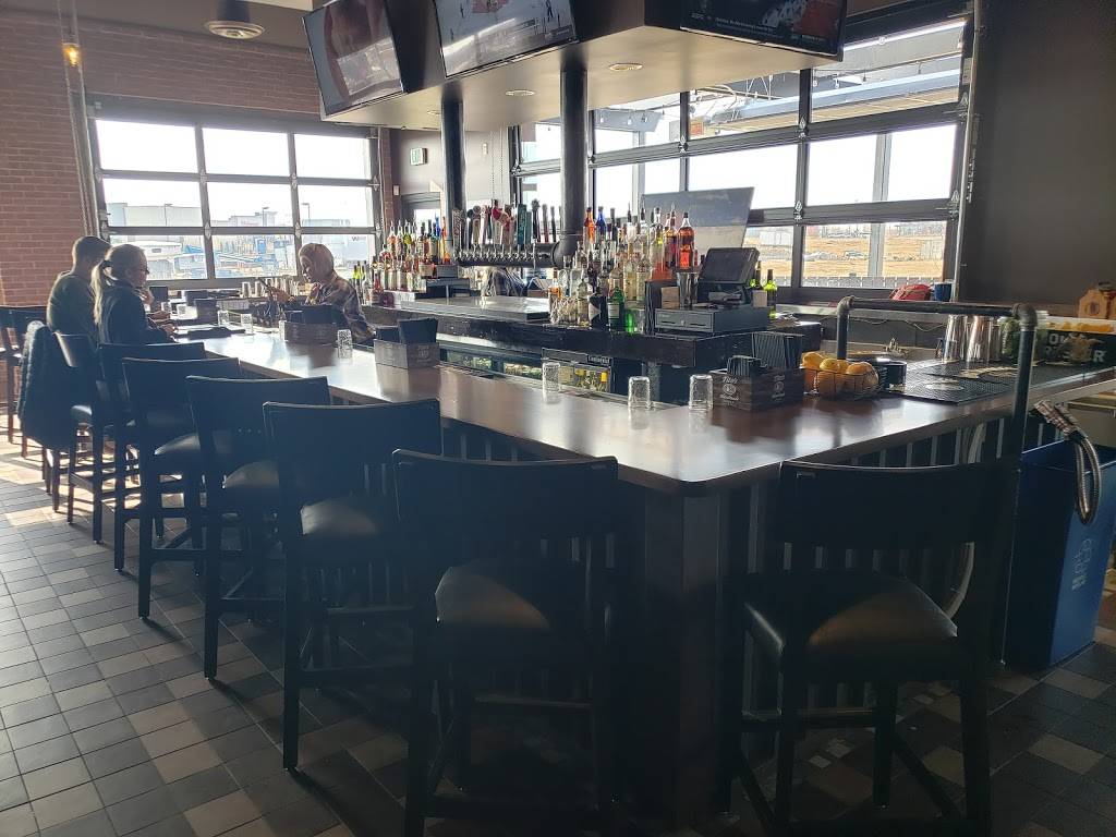 State House | restaurant | 15591 E 104th Ave, Commerce City, CO 80022, USA | 7203888789 OR +1 720-388-8789