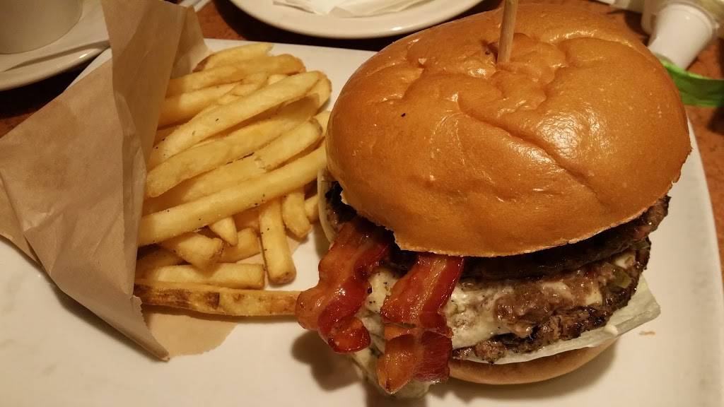 TGI Fridays | restaurant | 319 US-130, East Windsor, NJ 08520, USA | 6094901450 OR +1 609-490-1450