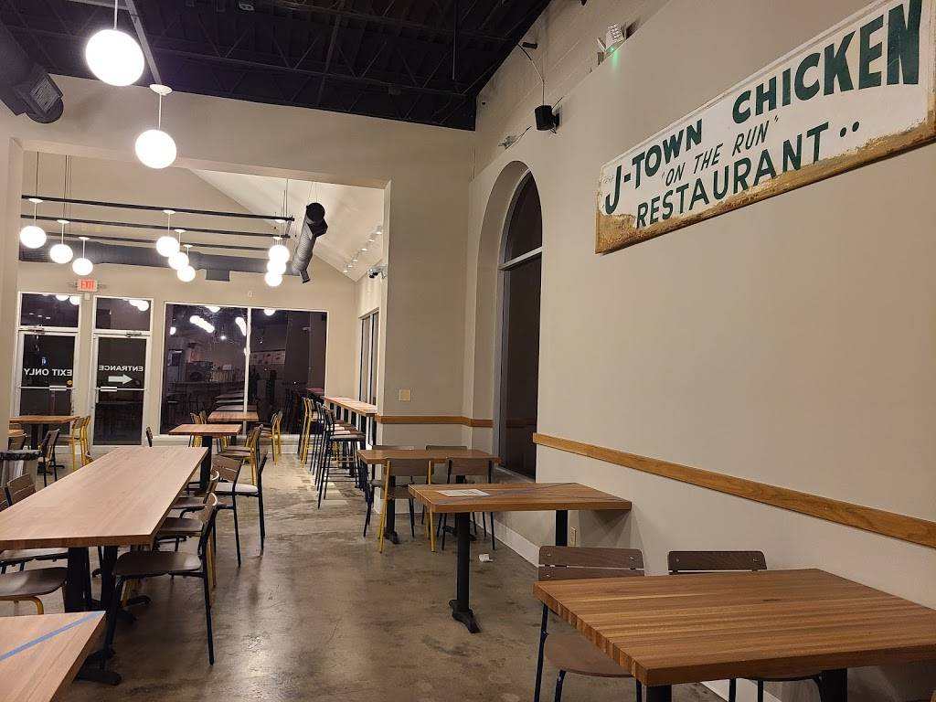 Royals Hot Chicken | restaurant | 10310 Shelbyville Rd, Louisville, KY 40223, USA | 5022427200 OR +1 502-242-7200