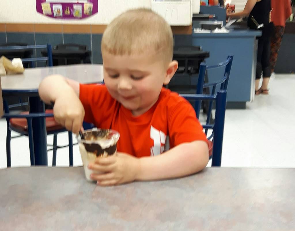 McDonalds | cafe | 7100 Tecumseh Rd E, Windsor, ON N8T 1E6, Canada | 5199742587 OR +1 519-974-2587