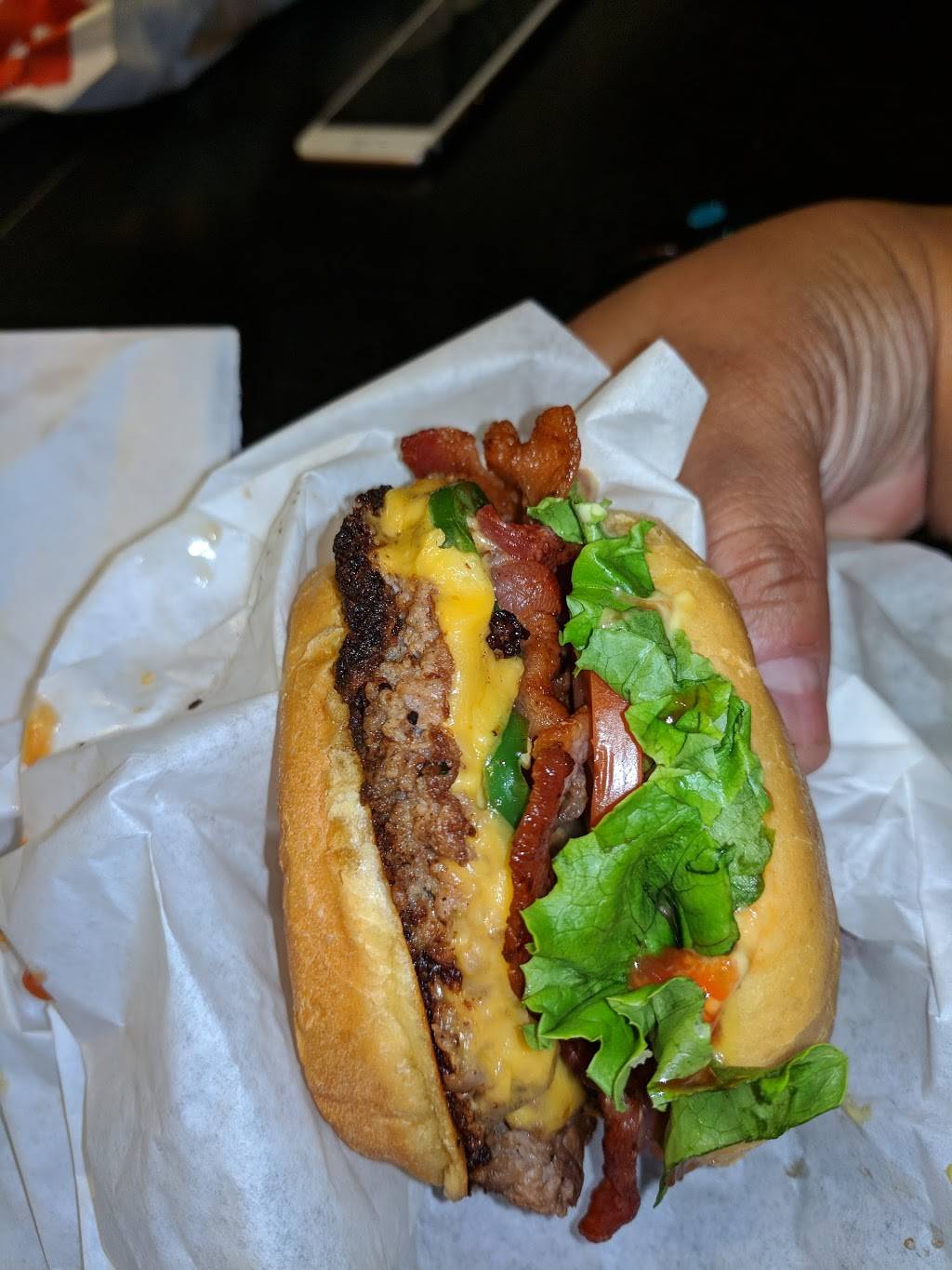 Smashburger | restaurant | 2415 E Baseline Rd, Phoenix, AZ 85042, USA | 6022687733 OR +1 602-268-7733