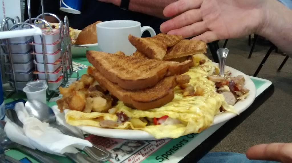 Roys All Steak Hamburgers | restaurant | 5 Washington St N, Auburn, ME 04210, USA | 2077834304 OR +1 207-783-4304