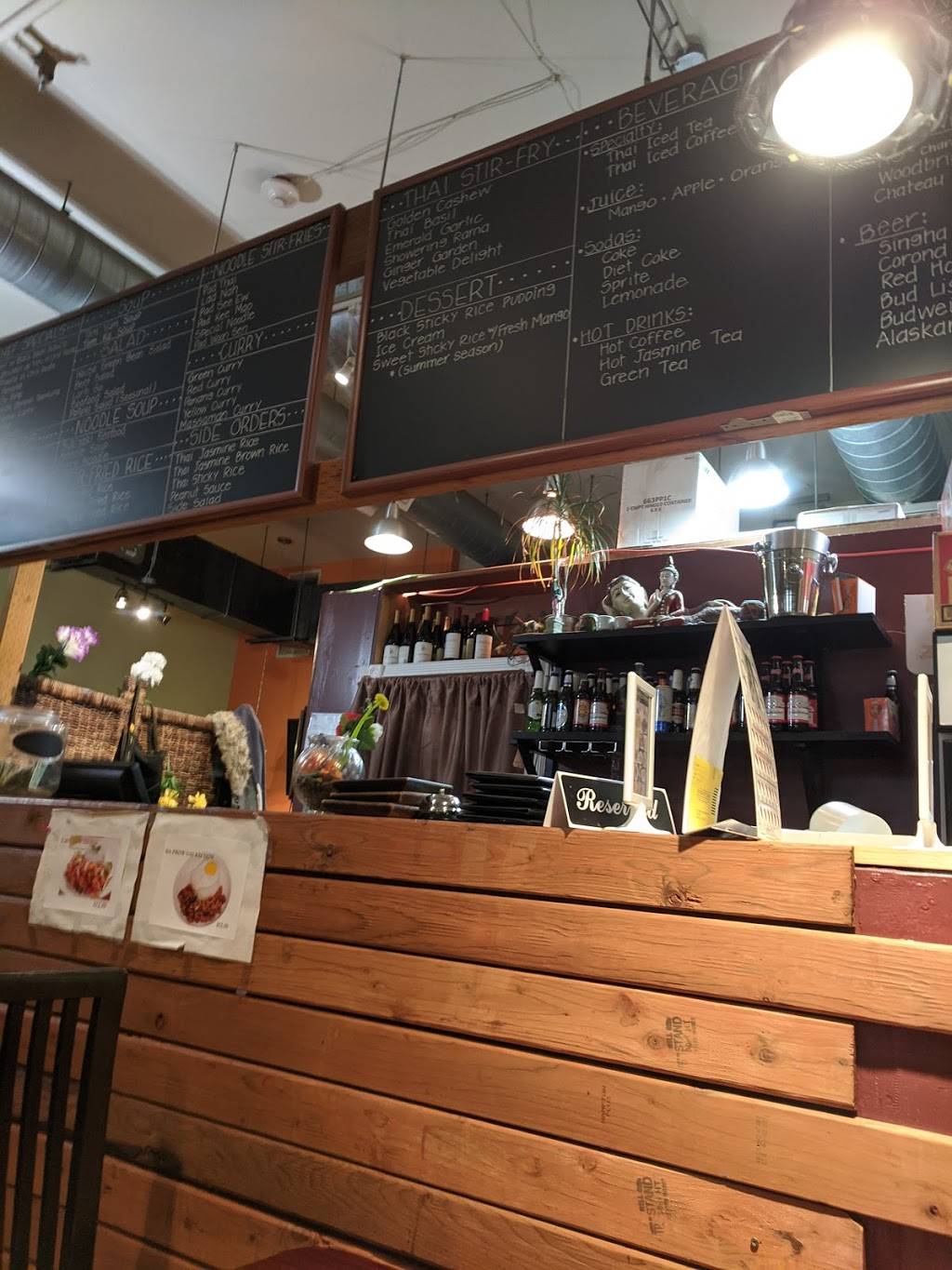 Sno Thai Restaurant | restaurant | 7713 Center Blvd SE #150, Snoqualmie, WA 98065, USA | 4253965550 OR +1 425-396-5550