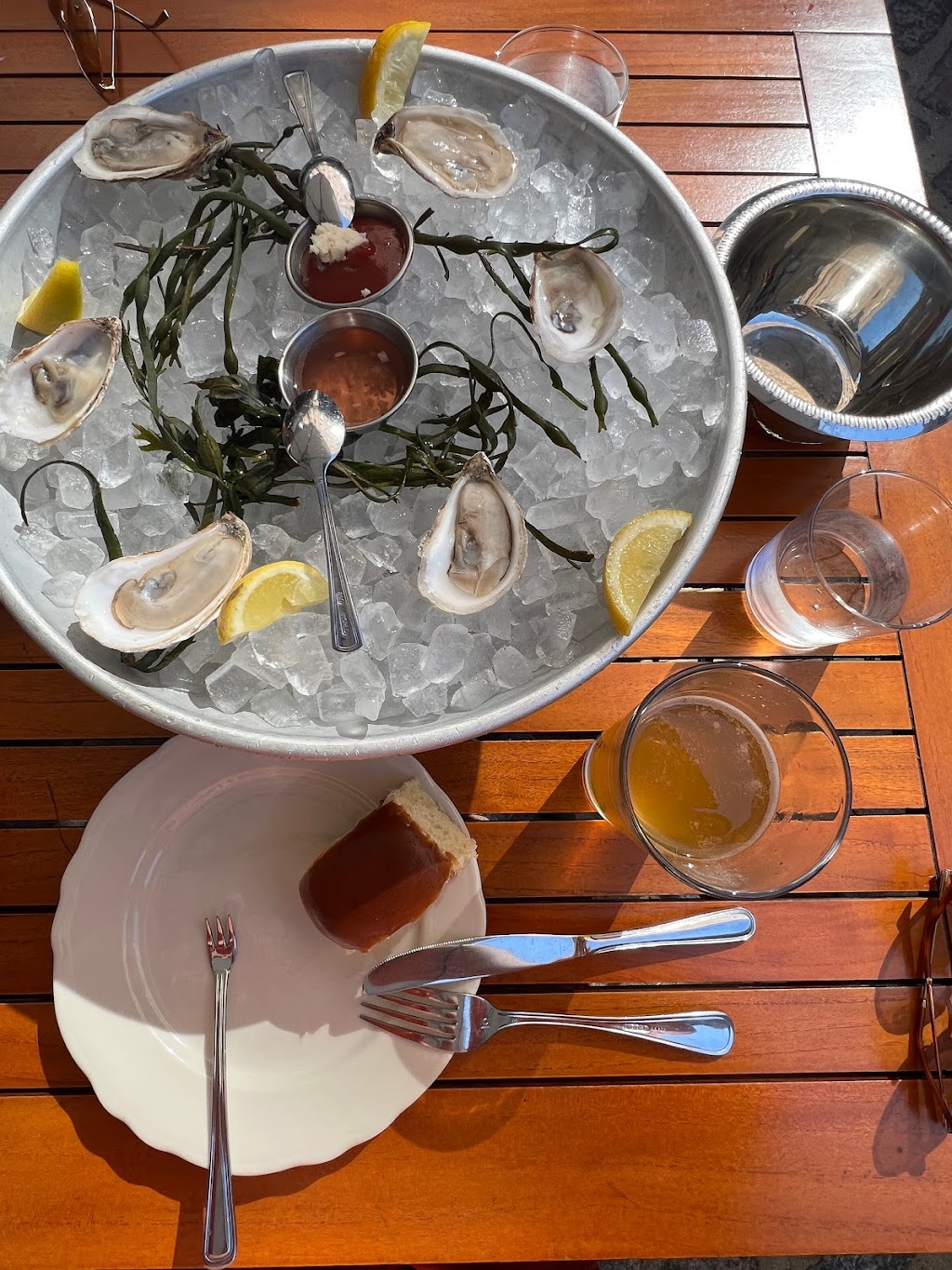 Lobster Bar | restaurant | 114 N Green St, Chicago, IL 60607, USA | 3123662646 OR +1 312-366-2646