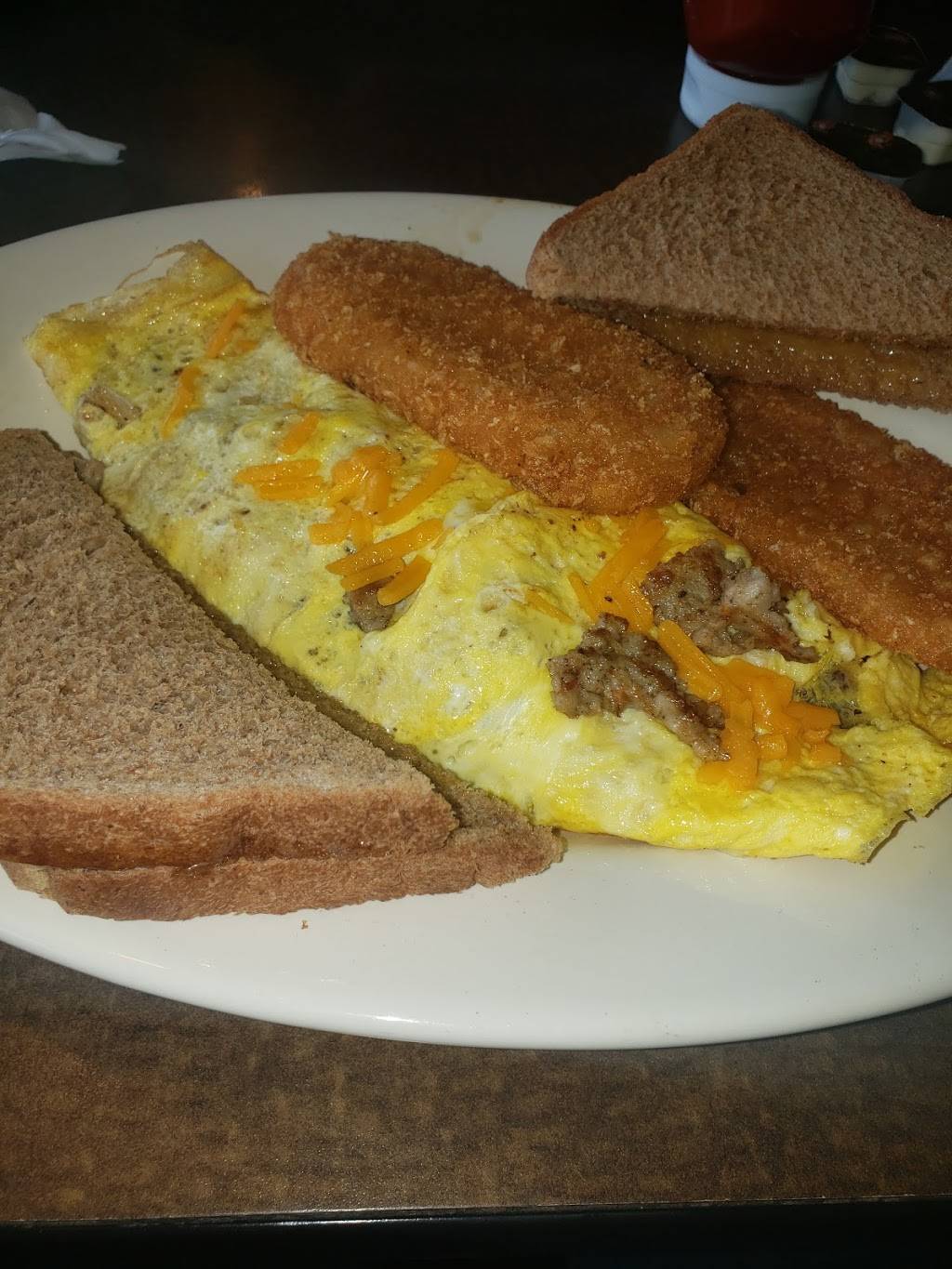 Disilvio’s Family Restaurant | restaurant | 100 W Washington St, New Castle, PA 16101, USA | 7242027701 OR +1 724-202-7701