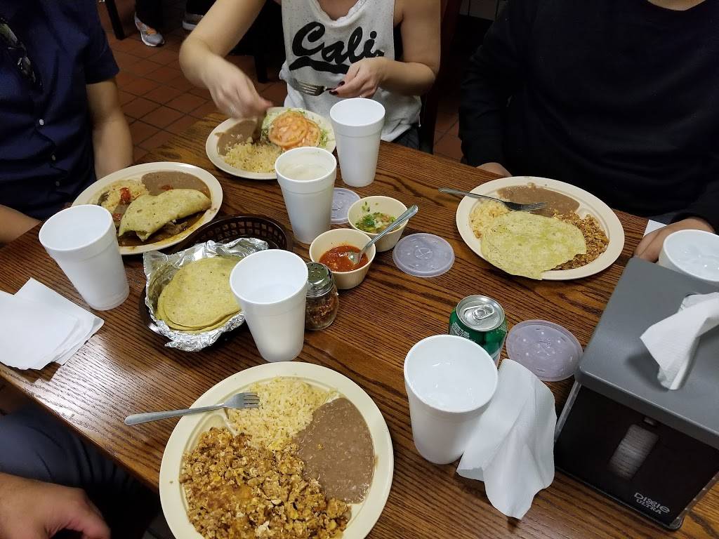 Lenchitas | restaurant | 13612 Van Nuys Blvd, Pacoima, CA 91331, USA | 8188992623 OR +1 818-899-2623