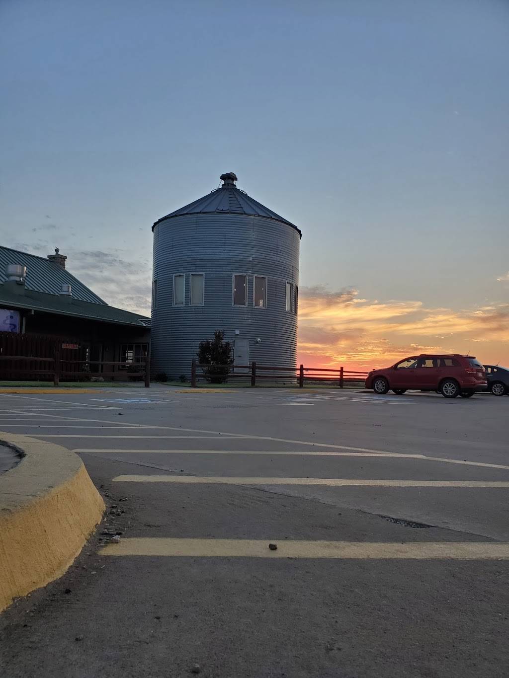 Silo Bar and Grill | restaurant | 801 Babcock Dr, El Reno, OK 73036, USA | 4052951700 OR +1 405-295-1700