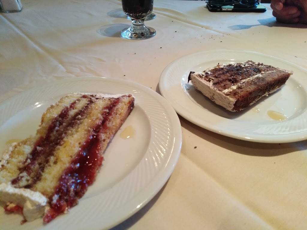 Ristorante Il Cenone | restaurant | 6419 Boul Gouin O, Montréal, QC H4K 1A9, Canada | 5143315344 OR +1 514-331-5344