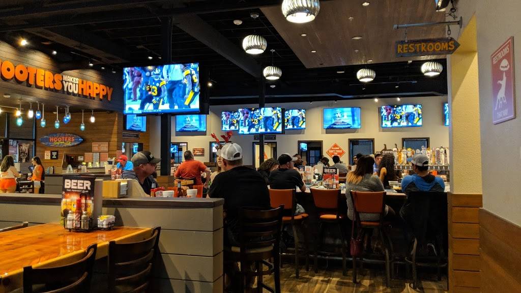 Hooters | restaurant | 4710 I-10, Baytown, TX 77521, USA | 8325142586 OR +1 832-514-2586