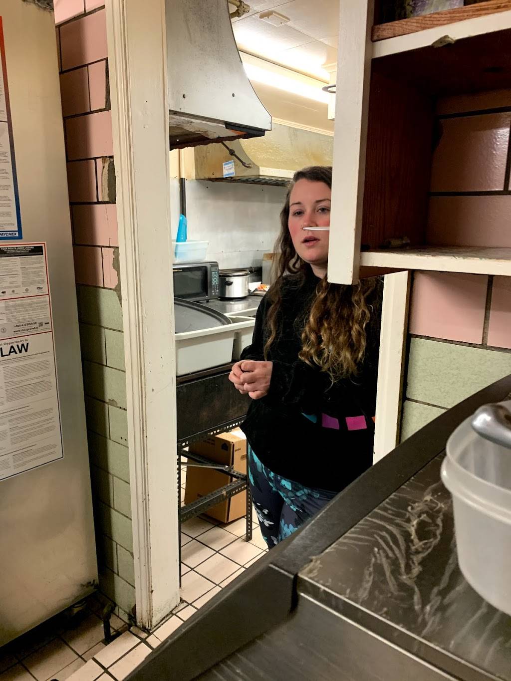 Burgess Grills Family Restaurant | restaurant | 1802 Navarre Rd SW, Canton, OH 44706, USA | 2342140144 OR +1 234-214-0144