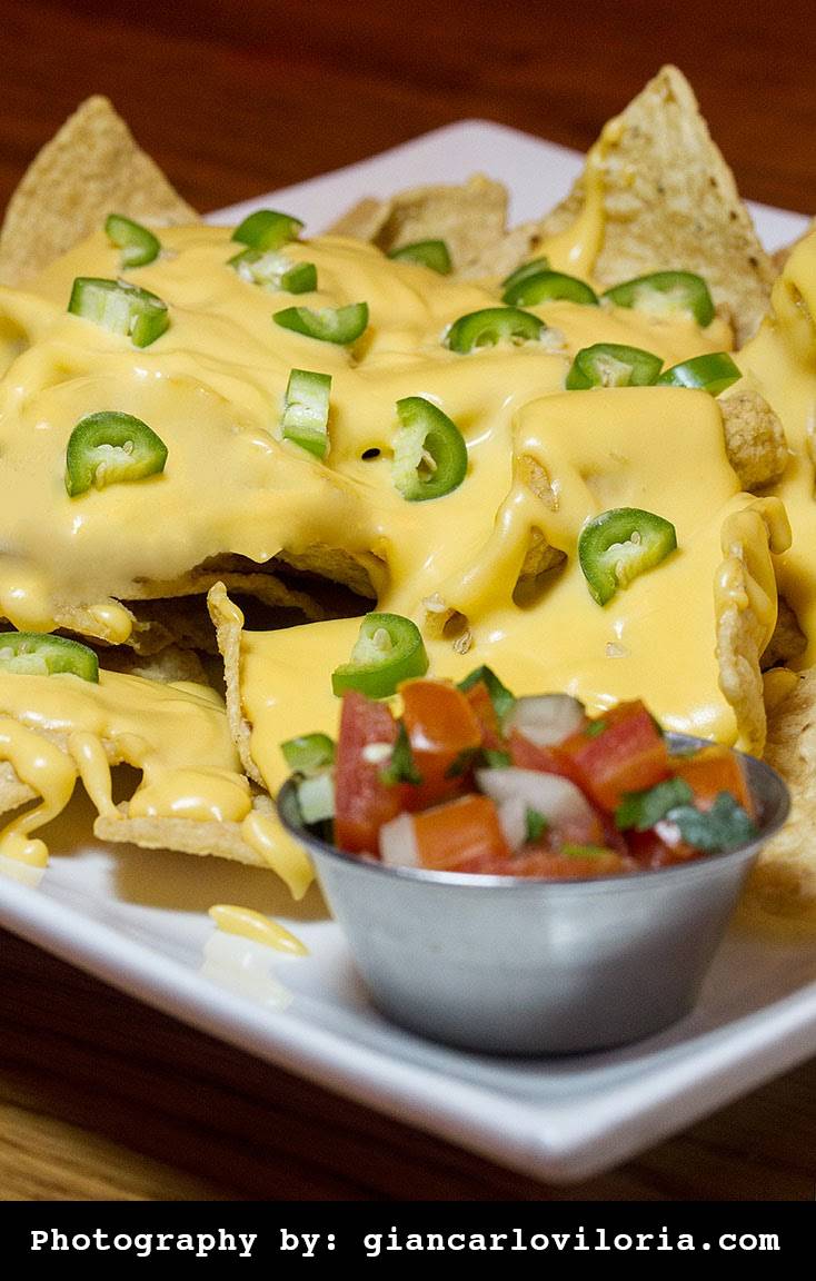 Declans Irish Pub | restaurant | 1240 N Wells St, Chicago, IL 60610, USA | 3126425522 OR +1 312-642-5522