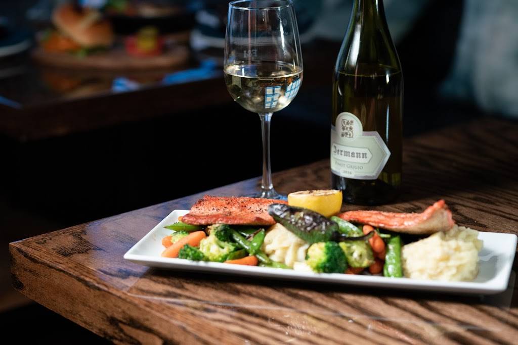 Flights & Irons Urban Kitchen | restaurant | 376 Camino De Estrella, San Clemente, CA 92672, USA | 9493883991 OR +1 949-388-3991