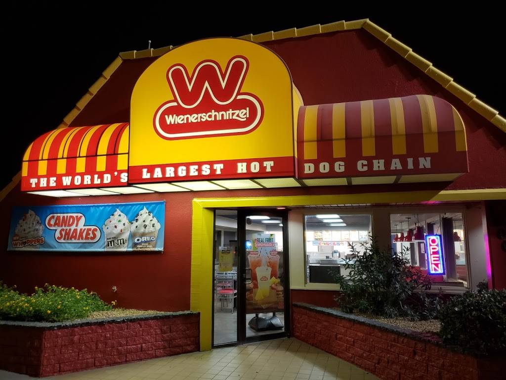 Wienerschnitzel | restaurant | 1200 N Yarbrough Dr, El Paso, TX 79925, USA | 9155926290 OR +1 915-592-6290