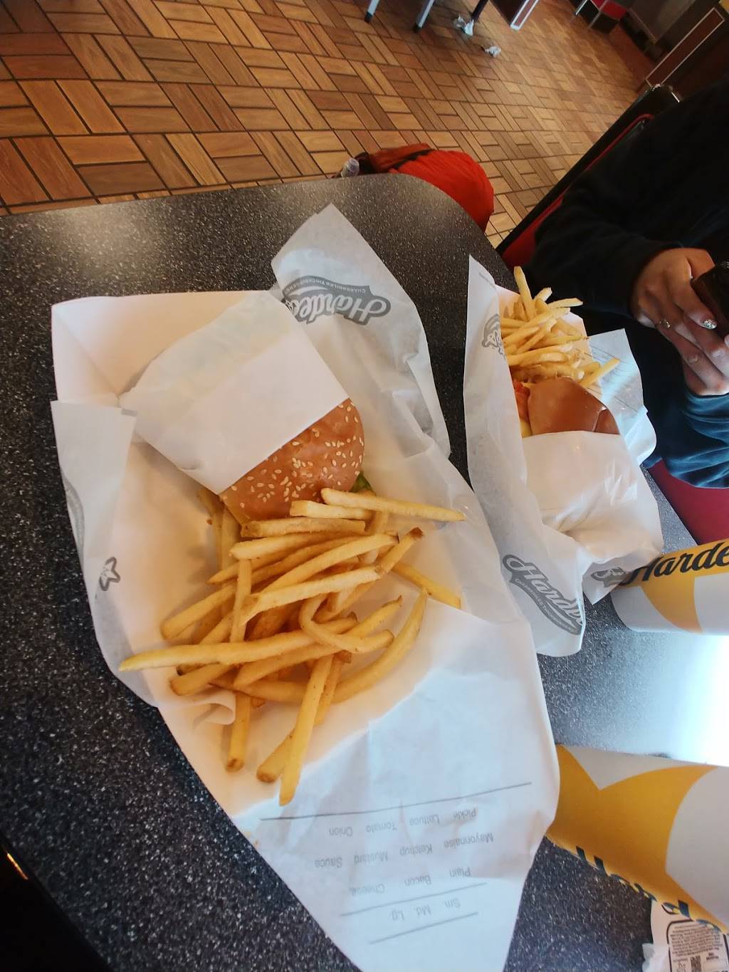 Hardees | restaurant | 528 N Main St, Pearisburg, VA 24134, USA | 5409212503 OR +1 540-921-2503