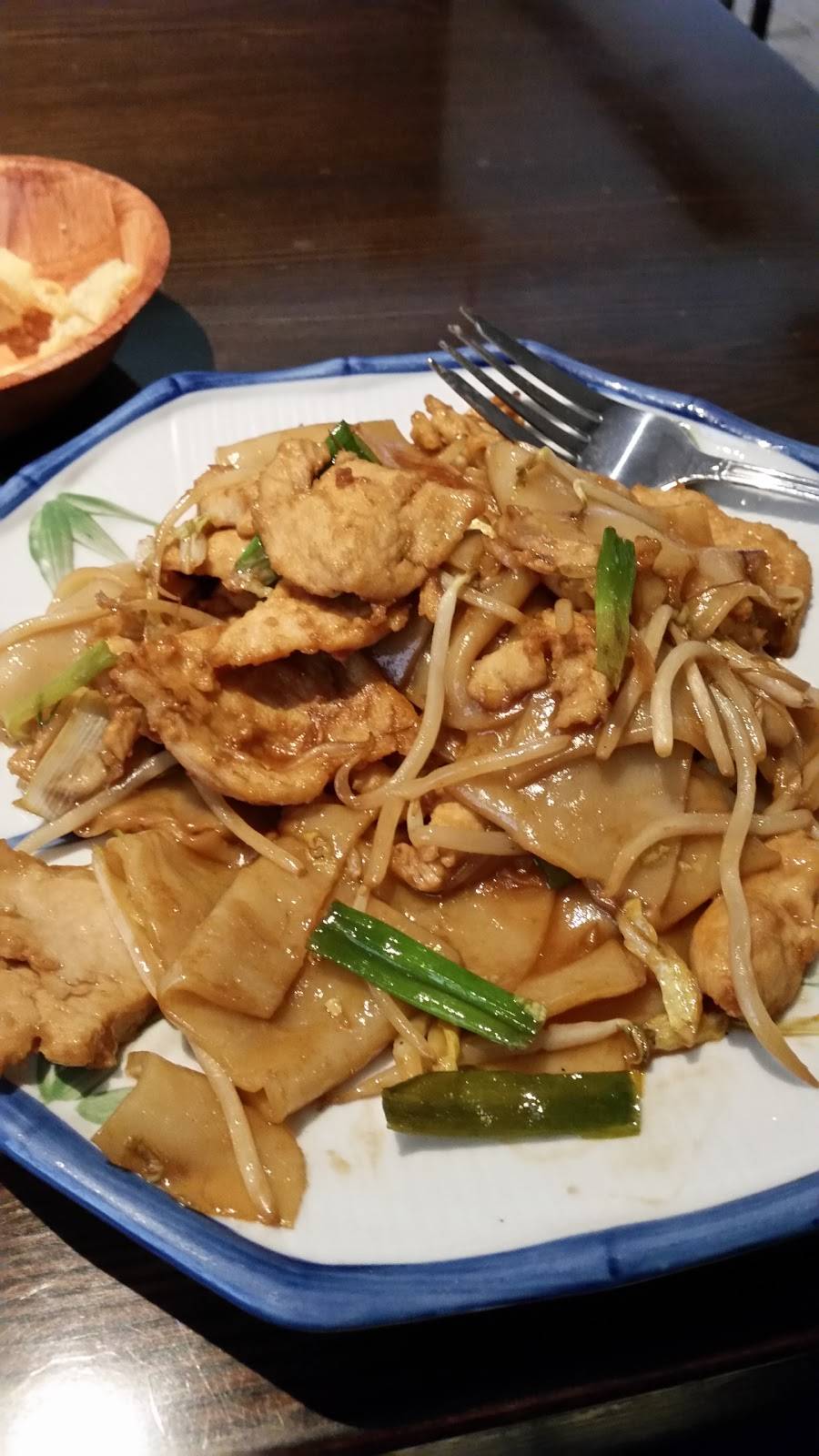 House of Poolesville | restaurant | 19611 Fisher Ave, Poolesville, MD 20837, USA | 3013492935 OR +1 301-349-2935