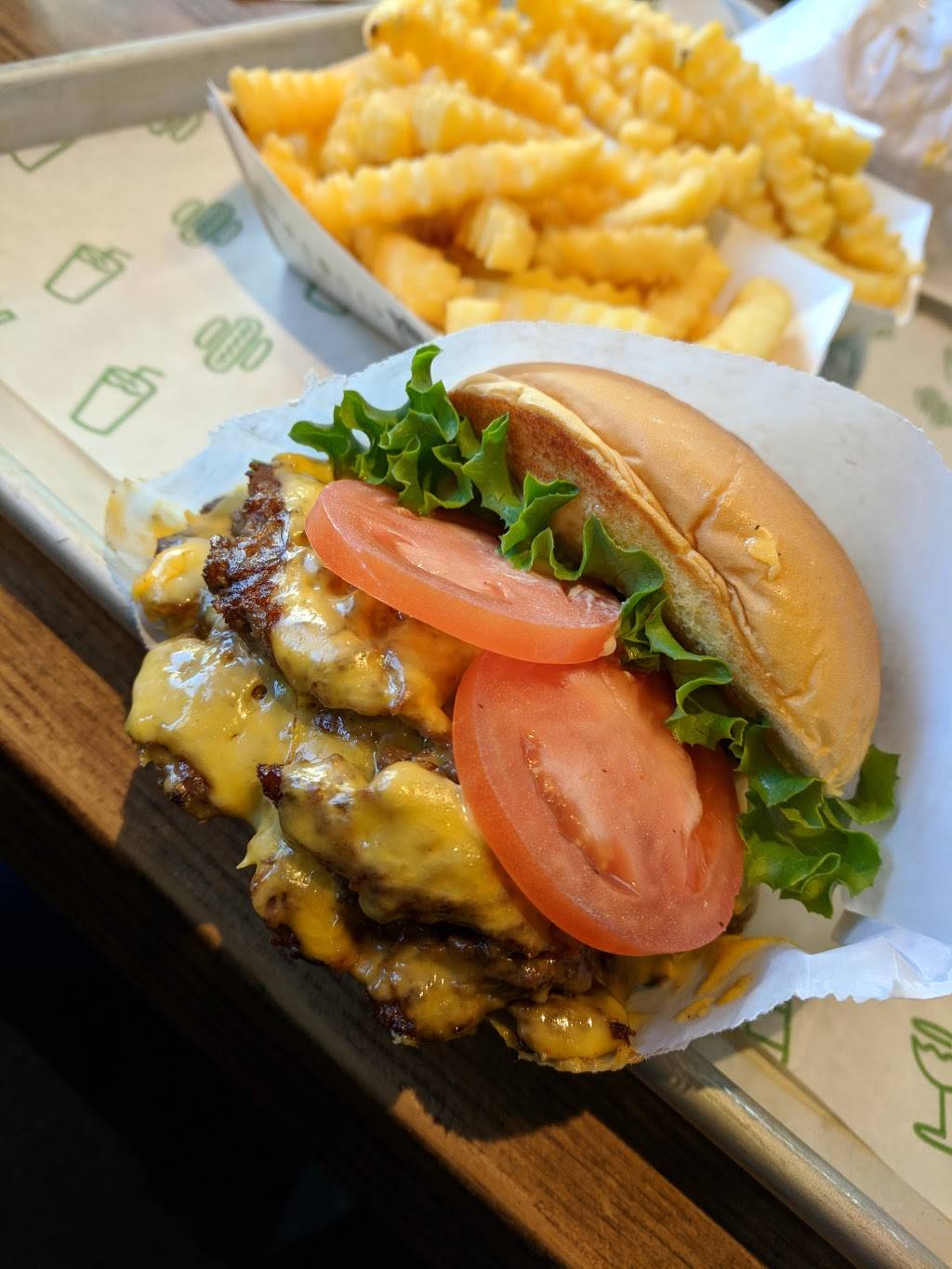 Shake Shack | restaurant | 185 N Morgan St, Chicago, IL 60607, USA | 3128008926 OR +1 312-800-8926