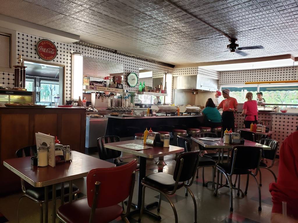 South Side Soda Shop | restaurant | 1122 S Main St, Goshen, IN 46526, USA | 5745343790 OR +1 574-534-3790