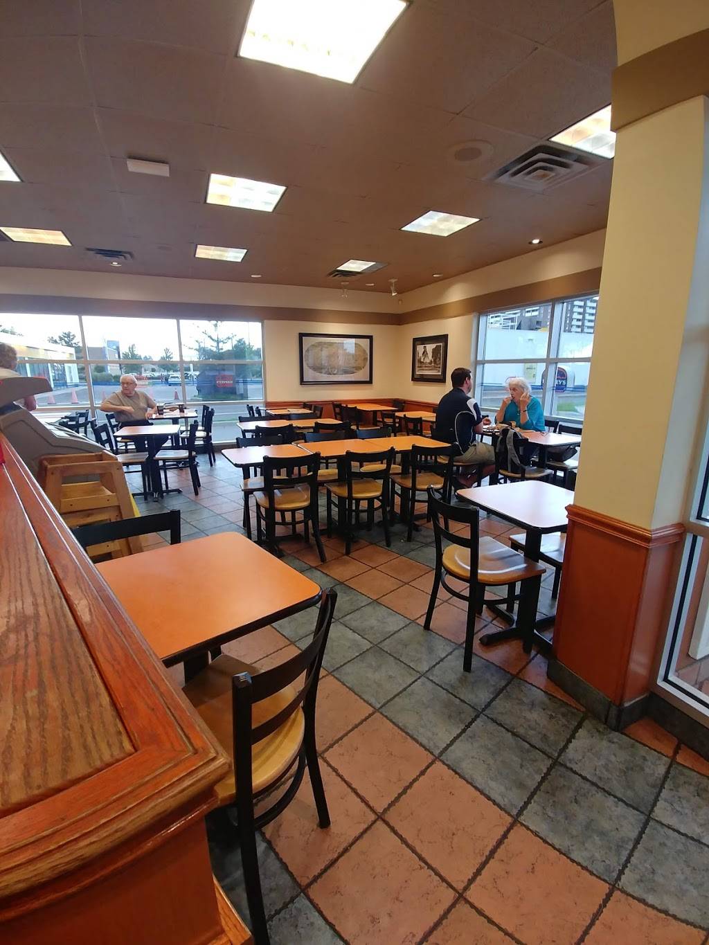 Harveys | restaurant | 847 Wonderland Rd S, London, ON N6K 4T2, Canada | 5194731200 OR +1 519-473-1200