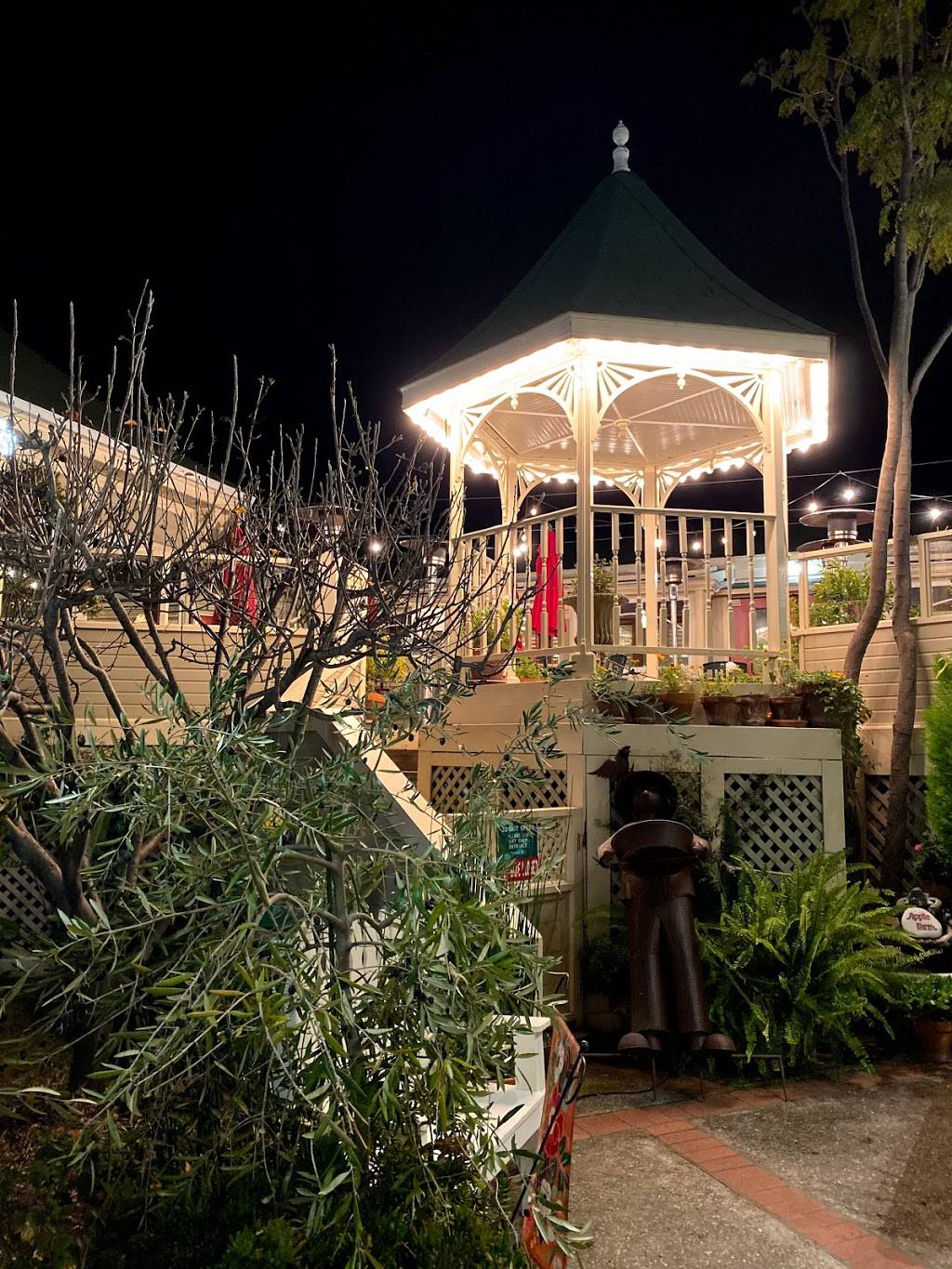 Apple Farm Restaurant | restaurant | 2015 Monterey St, San Luis Obispo, CA 93401, USA | 8055446100 OR +1 805-544-6100