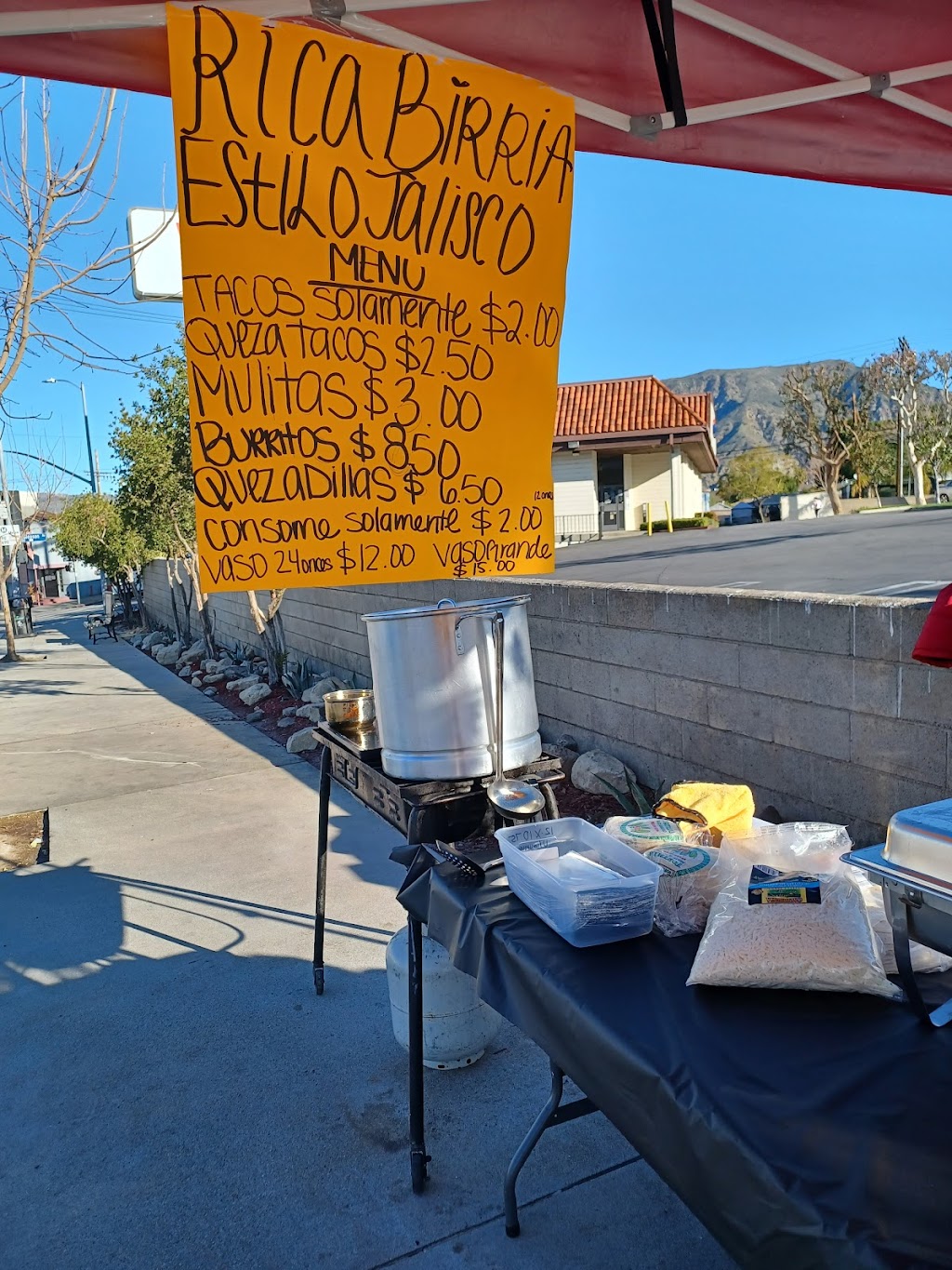 Rica Birria Estilo Jalisco Yoli. | restaurant | 7789 Foothill Blvd, Tujunga, CA 91042, USA | 6614419068 OR +1 661-441-9068