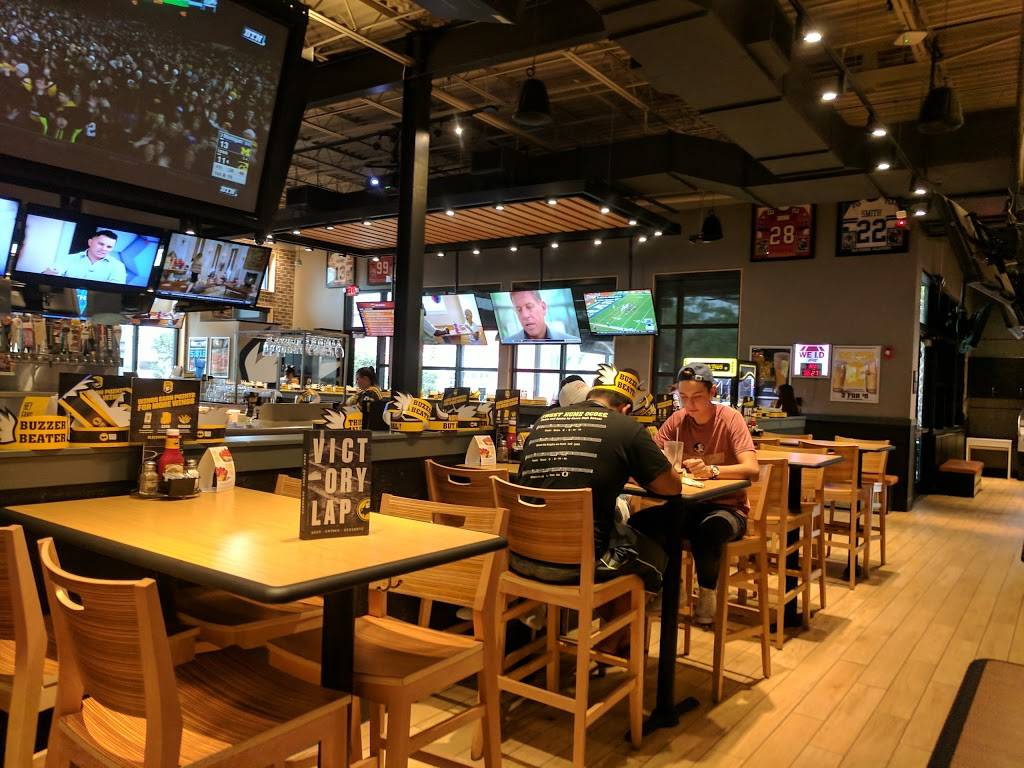 Buffalo Wild Wings | meal takeaway | 8363 International Dr, Orlando, FL 32819, USA | 4074135115 OR +1 407-413-5115