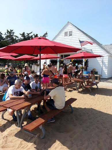 M & J Beach Grille and Seafood - Temp | restaurant | 87 Surf Club Rd, Madison, CT 06443, USA | 2036192549 OR +1 203-619-2549
