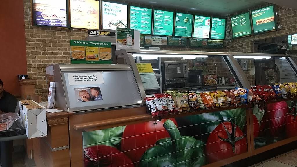 Subway | restaurant | 547 Main St, Medfield, MA 02052, USA | 5083591525 OR +1 508-359-1525
