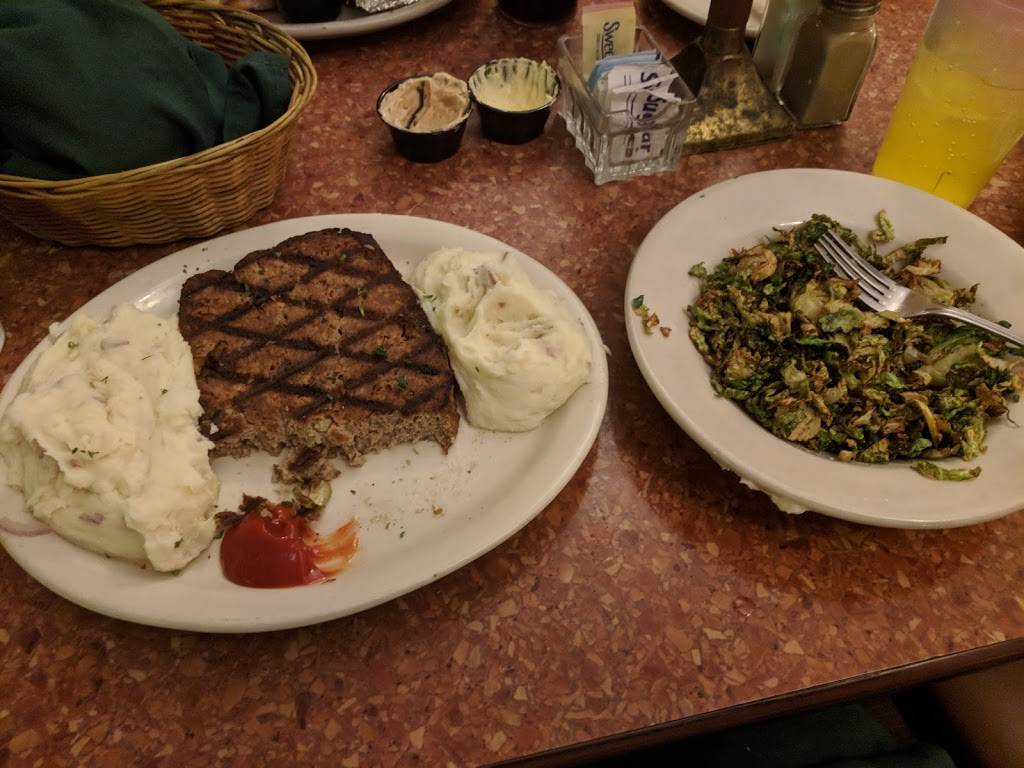 Trenton House | restaurant | 2 E Broadway, Trenton, IL 62293, USA | 6182242400 OR +1 618-224-2400